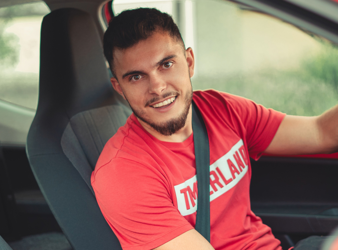 afbeelding bij Rij jij graag auto en heb je affiniteit met ouderen? Word chauffeur groepsbegeleiding!